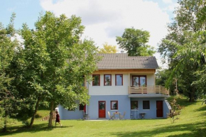 Haus mit großem Garten, Terrasse und Balkon